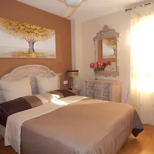 https://fantastico-apartamento-en-el-centro-de-nerja.es-andalucia.com